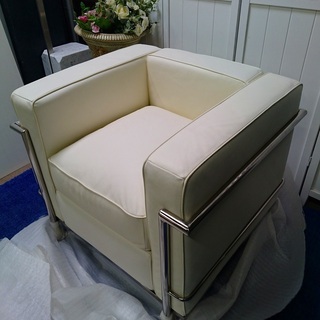 ホワイト合成皮革ソファ　LC2 sf8040a | 高品質なデザイナーズ家具 E-comfort 公式オンラインストア