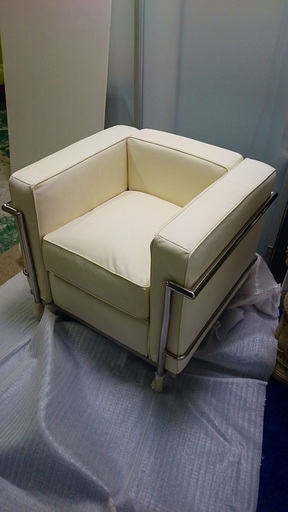 R1761) リプロダクト品ル・コルビジェ LC2 1P ホワイト 本革 ソファ 店頭取引大歓迎♪