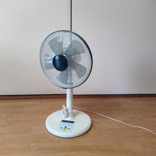 リモコン付きの扇風機です。