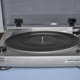 レコードプレーヤー　AIWA 製　ミニコンポでレコードが聴ける