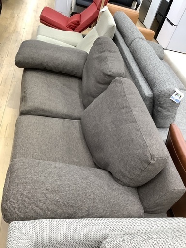 座り心地の良いNODA FURNITUREの2.5人掛けソファーです！