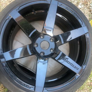 shogun 18インチ 9.5j 4本通し　飛び石傷あります。