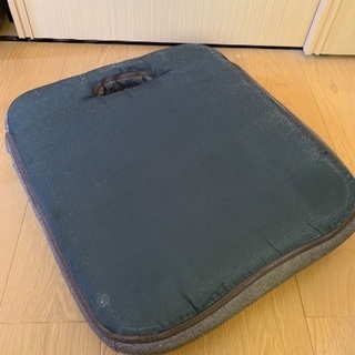 折りたたみ式座椅子の画像