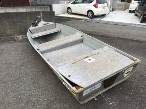 愛媛県松山市引取限定アルミボート・書類無し・長さ約３６５ｃｍ前後、巾約１３１ｃｍ前後・