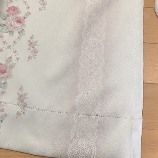 受付終了★花柄・薔薇柄ピンク斜光カーテン145×180を2枚の画像