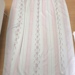 受付終了★花柄・薔薇柄ピンク斜光カーテン145×180を2枚の画像