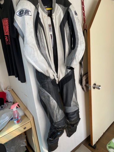 レーシングスーツ