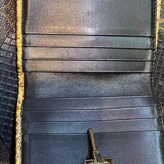 (商談済み)  希少⁉️グッチ蛇革二つ折り財布❣️早い者勝ち‼️の画像