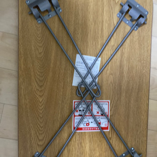 折りたたみテーブルの画像