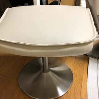 オットーマン付きリクライニングチェアの画像