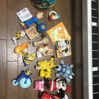 赤ちゃんから遊べるおもちゃなど