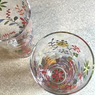 見てるだけでHAPPYになる花柄のグラス　の画像