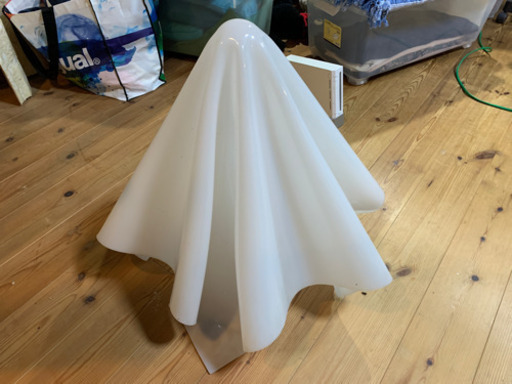 卓上照明　プラスチック製　中の器具なし