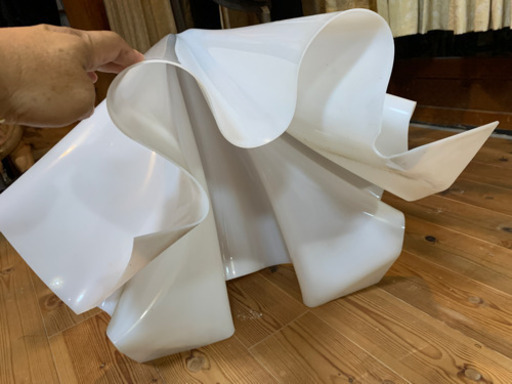 卓上照明　プラスチック製　中の器具なし