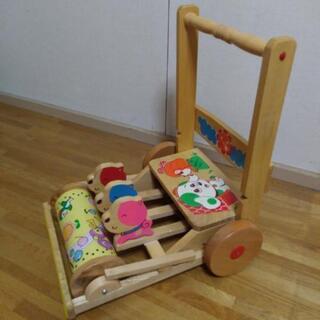 木製手づくりおもちゃ押車の画像