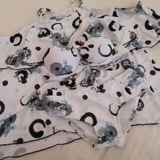 新品の水着３点セット