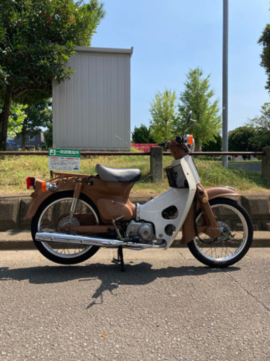 ホンダカブです。　(足に最適なバイクです。)