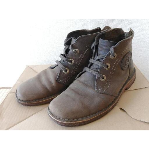 Clarks originals ブーツ　26～26.5cm