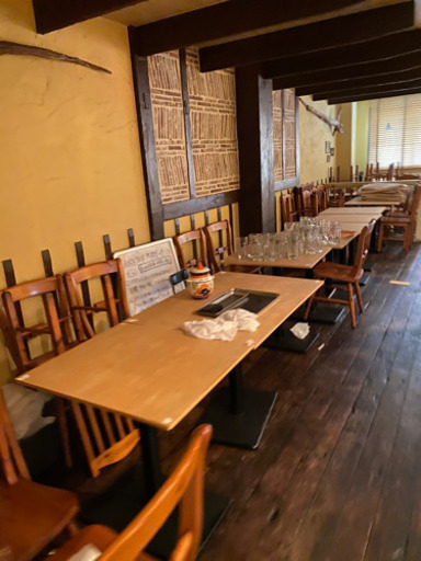 テーブル　椅子