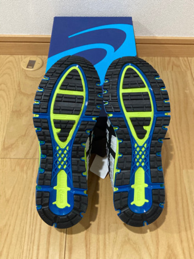 【新品・未使用】アシックス ランニングシューズ 25.5cm