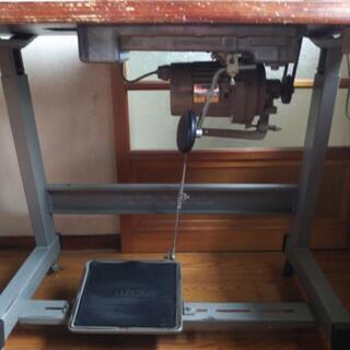 業務用ミシンの画像