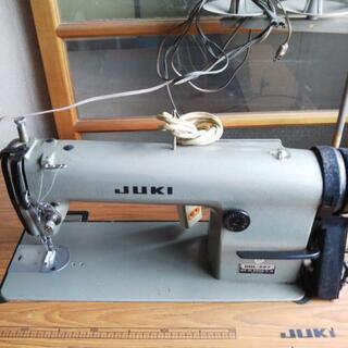 業務用ミシンの画像