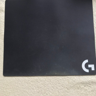 キーボードとマウスパッドの画像