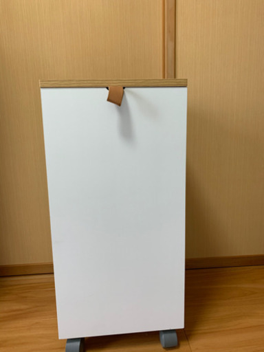 現在商談中です。【値下げしました】コスメワゴンドレッサー　ミラーキャスター付き　未使用美品