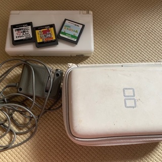 ニンテンドーDS+充電器、ソフト3個の画像