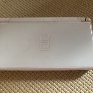 ニンテンドーDS+充電器、ソフト3個の画像