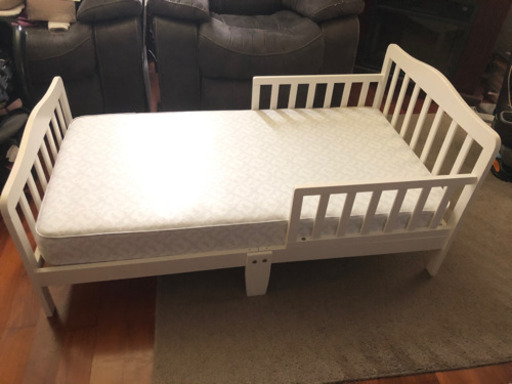 子供用ベッド　トドラー　toddler bed
