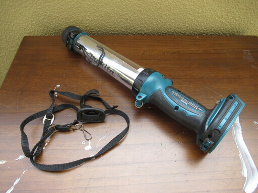 正常作動品　本体のみ（バッテリーなし）　マキタ(Makita) 充電式蛍光灯 ML184　14.4V/18Vバッテリ兼用　作業用照明