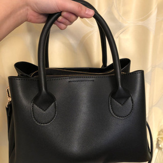黒 バッグの画像