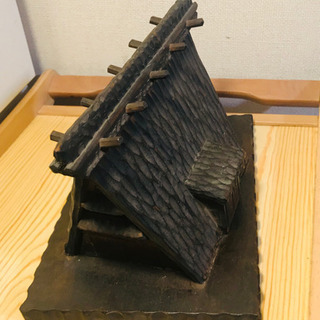 田舎の茅葺の家！高さ、13センチ、幅15センチ、奥行21センチ！