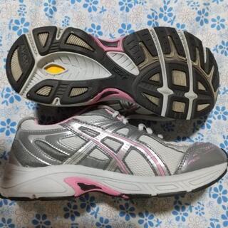 休止中🐰シューズ　23.0cm　アシックスの画像