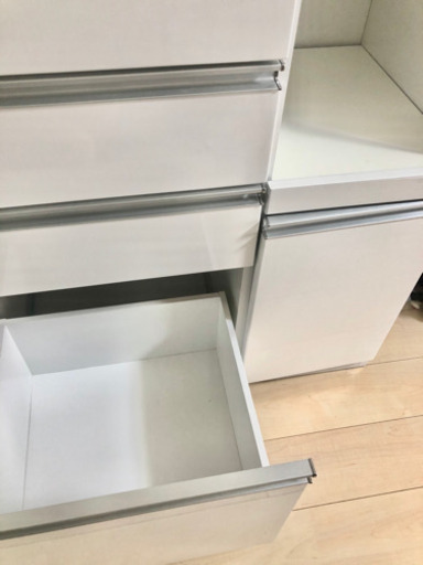 【最終値下げ】展示品 ほぼ未使用 キッチンボード　食器棚　ホワイト
