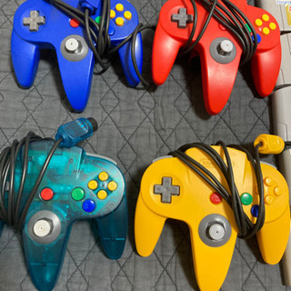 64本体+カセットx10+コントローラーx4の画像