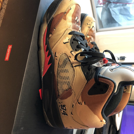 supreme × NIKE ジョーダン　シュプリーム　ナイキ