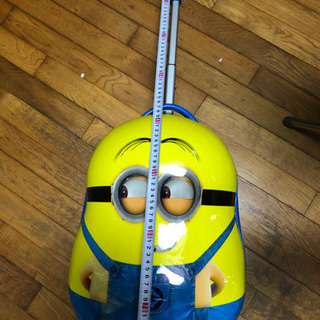 ミニオンのキャリーバッグの画像