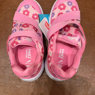 女の子スニーカーの画像