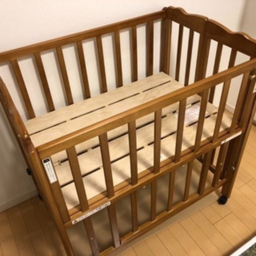 美品！！ぱたんとたためるベビーベッド！