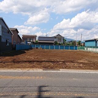 約100坪お手頃価格の更地　近隣の価格とぜひ比べてみてください。売主の為仲介手数料不要です。便利な田舎に住んでみませんか？　この字型の平屋を建てるも良し、それでも駐車場など土地が広々使えます。 - 土地販売/土地売買