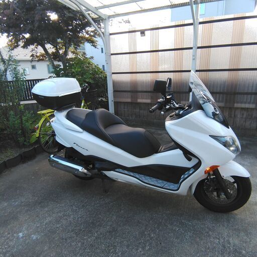 決まりました　フォルツァZ/MF10/前期/リアボックス・HID・ナビ・グリップヒーター付