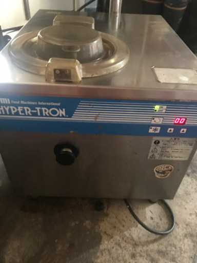 【業務用 アイスクリーム製造機　中古】売ります