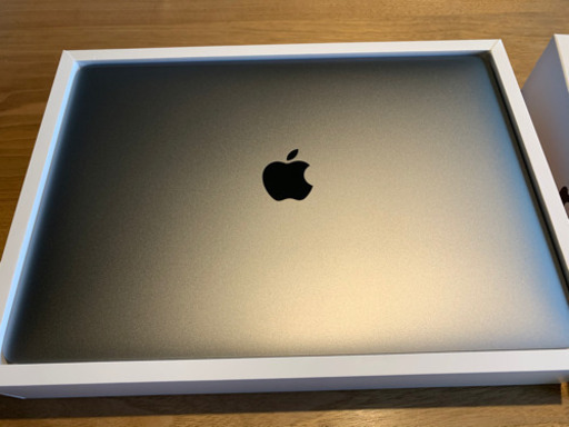 【ほぼ新品】【発送可能】Apple MacBook Pro 13インチ 2020最新モデル