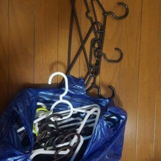 ハンガー30本差し上げます