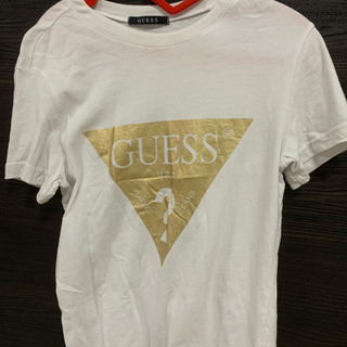 GUESS 白金Tシャツ