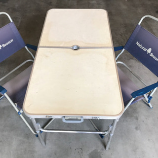 キャンプ用、机と折り畳み椅子セット