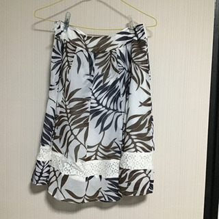 【値下げしました‼️】Mサイズスカート　２枚の画像