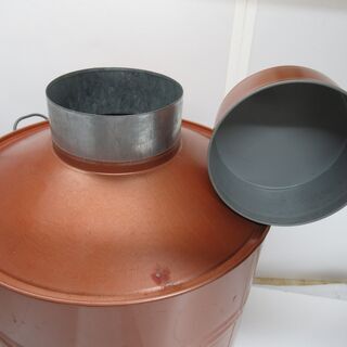 小道具・DIY・インテリア　大型茶缶　中身なし　茶葉を保存するための茶缶（業務用5kg用缶）　直径27.5㎝×高さ40㎝　容器缶 アルミ缶 茶缶 生地缶 平缶 蓋付きの画像